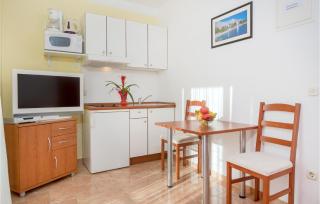 Amazing Apartment In Baska Voda - Baška Voda - 5