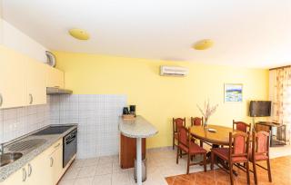 Nice Apartment In Okrug Gornji - 7