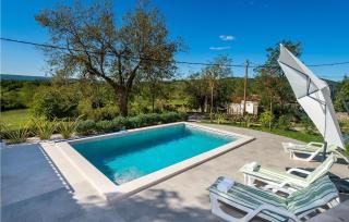 Gorgeous Home In Plomin With Kitchen - 2