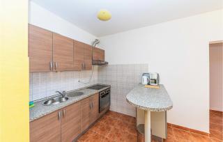 Awesome Apartment In Okrug Gornji - 6