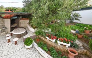 2 Bedroom Amazing Apartment In Slatine - 3