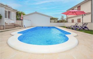 2 Bedroom Amazing Apartment In Slatine - 1