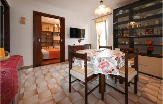 2 Bedroom Amazing Apartment In Slatine - 8