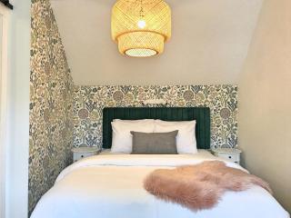 Top Floor Mountain View Escape - Canmore - 9
