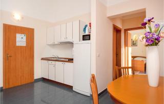 Amazing Apartment In Baska Voda - Baška Voda - 6