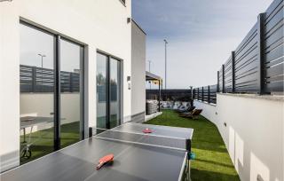 Beautiful Apartment In Kastel Luksic - 4