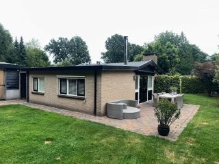 Holiday Home Voorthuizen with Hot Tub, cleaning included - Voorthuizen - 5