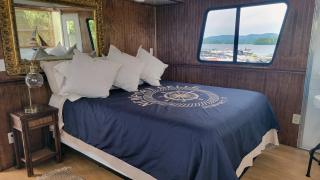 Captain's Corner Newport Belle - 5