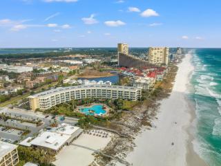 Beachfront Luxury 2Bd 2Ba Condo with Balcony! Sleeps 6! - Destin - 1