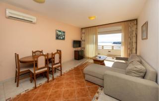 Nice Apartment In Okrug Gornji - 8