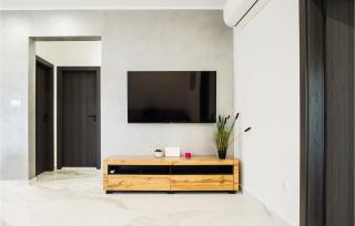 Nice Home In Vrsine With Wifi - 1