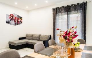 Nice Home In Vrsine With Wifi - 1
