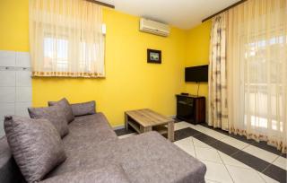 Lovely Apartment In Okrug Gornji - 7