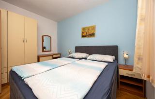 Lovely Apartment In Okrug Gornji - 4