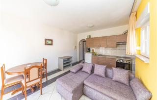 Lovely Apartment In Okrug Gornji - 6