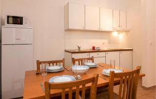 Cozy Apartment In Baska Voda With Wifi - 4
