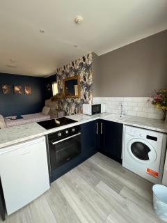 The Palm Studio - Cardiff - 6