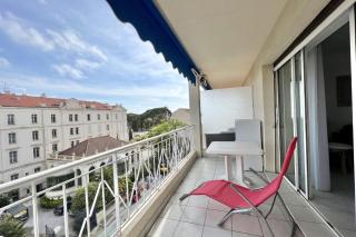 Bright studio with terrace and sea view - 0
