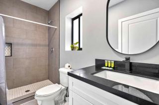 Compact & Comfy Studio w Essentials Near Airport - 2