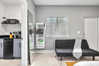 Compact & Comfy Studio w Essentials Near Airport - Miami - 4
