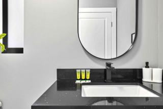 Compact & Comfy Studio w Essentials Near Airport - Miami - 1