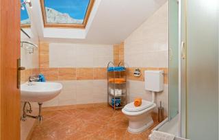 Beautiful Apartment In Baska Voda - Baška Voda - 1