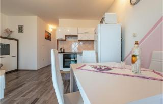 2 Bedroom Cozy Apartment In Povljana - 7