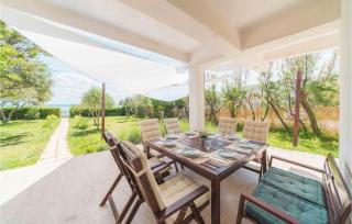 4 Bedroom Lovely Home In Povljana - Povljana - 8