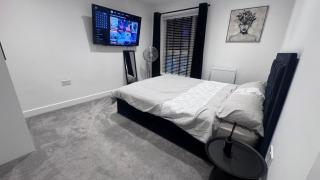Multi-Level with a View - Watford - 1