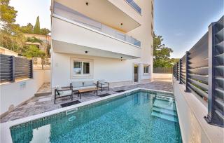 Nice Apartment In Okrug Gornji - 1