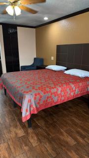 Luxury Inn - Houston - 4
