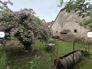 Maison à colombage dans cour privée avec jardin sur les remparts du village - Bergheim - 1