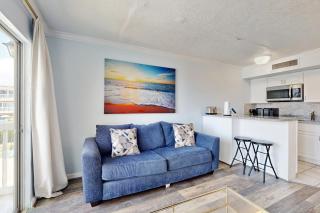 Victorian Condo Relax Refresh and Renew - Galveston - 7