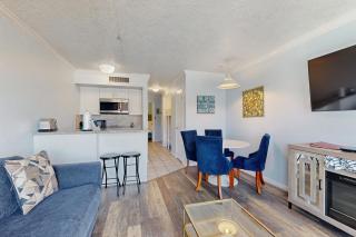 Victorian Condo Relax Refresh and Renew - Galveston - 3