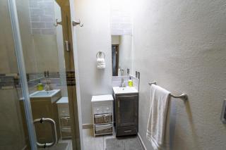 Charming 3-Bedroom, 2-Bath Casita In Town - 8