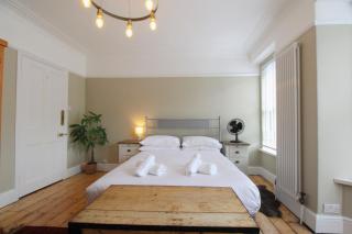 Stylish Modern Victorian Townhouse By the Sea - Combe Martin - 4