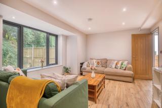 H5-4 Bedrooms-2BA-Free Parking-Sleeps 7 - - 8