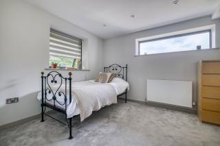 H5-4 Bedrooms-2BA-Free Parking-Sleeps 7 - - 4