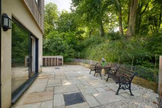 H5-4 Bedrooms-2BA-Free Parking-Sleeps 7 - 1