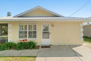 Contemporary Bungalow / West End PCB / Available NOW! / Perfect for Family - 1