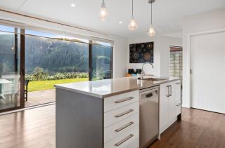 Lakehouse Retreat Whakamaru Holiday Home - - 9