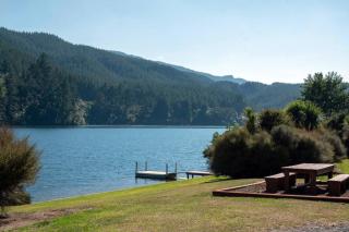 Lakehouse Retreat Whakamaru Holiday Home - - 1