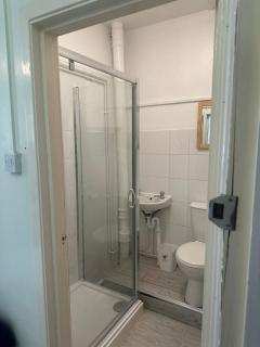 Flexy rooms self-contained one-bedroom flat - - 2