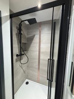 Modern 3bed | 3en-suite | Garden - 2