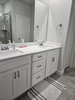 Private Suite Ensuite Bath&Walk in Closet - Wylie - 2