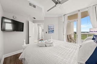 Luxury Beachfront Condo w/ 2 Balconies! Sleeps 8! Walk to Pier Park! - 8