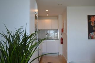 Stunning 2-Bed City APT Parking 1 Car - 7