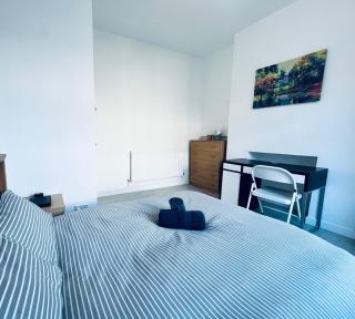 AK Serviced Apartments - Modern Three Bedroom Apartment - 2