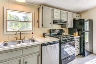 Less Than 5 Mi to 5 Golf Courses Home in Lake Arrowhead - - 4