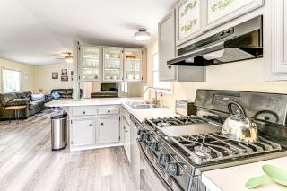 Less Than 5 Mi to 5 Golf Courses Home in Lake Arrowhead - - 3